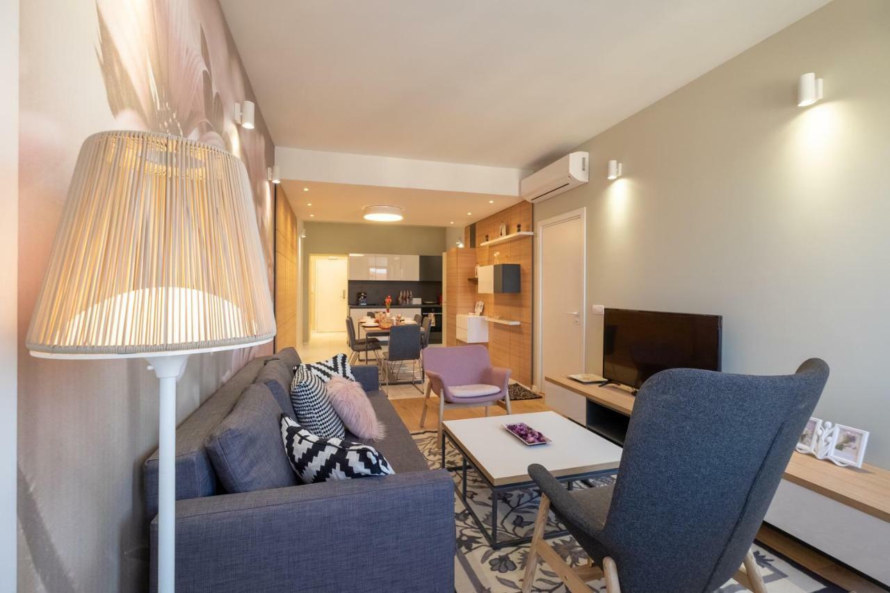 Vitosha Blvd Luxury 2-Bedroom, 2-Bathroom With Balcony Sófia Exterior foto