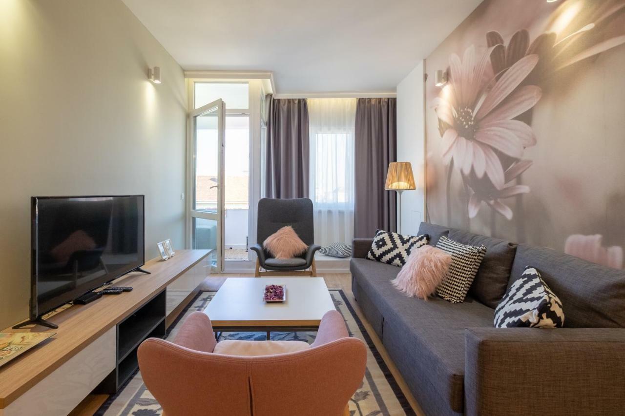 Vitosha Blvd Luxury 2-Bedroom, 2-Bathroom With Balcony Sófia Exterior foto