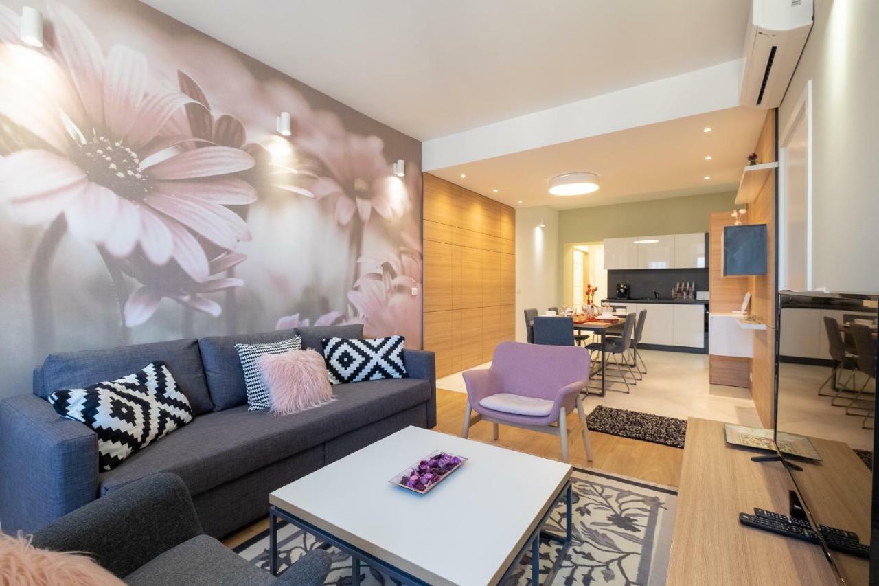 Vitosha Blvd Luxury 2-Bedroom, 2-Bathroom With Balcony Sófia Exterior foto
