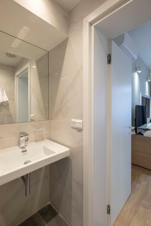Vitosha Blvd Luxury 2-Bedroom, 2-Bathroom With Balcony Sófia Exterior foto