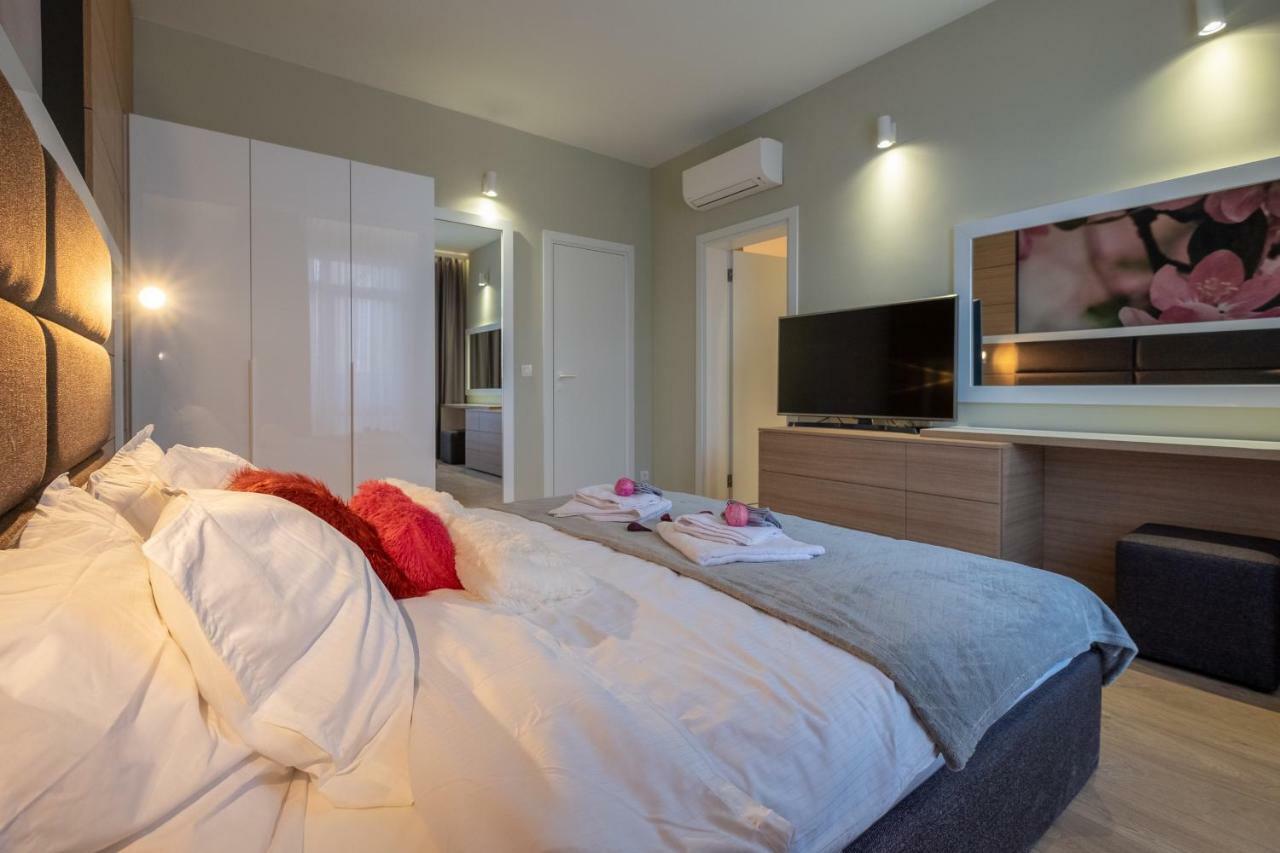 Vitosha Blvd Luxury 2-Bedroom, 2-Bathroom With Balcony Sófia Exterior foto