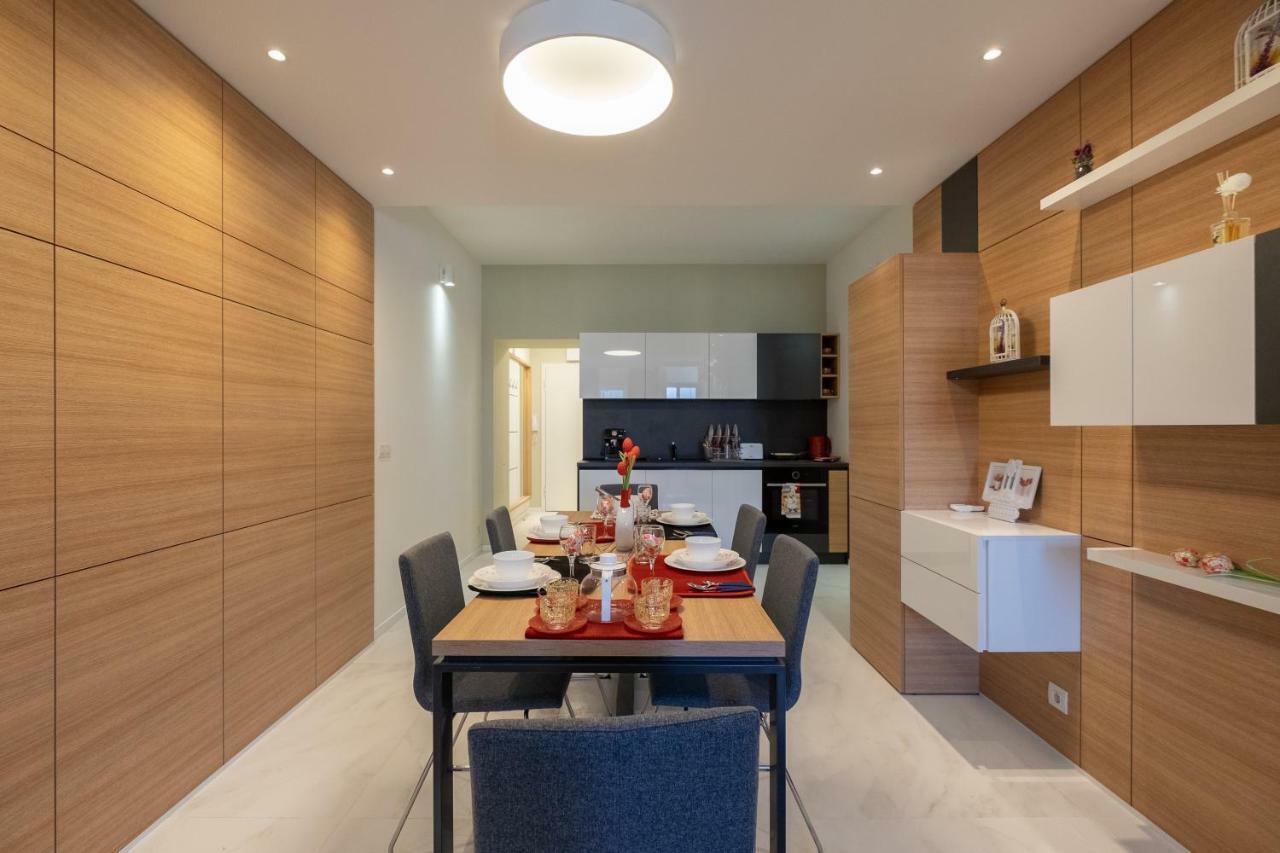 Vitosha Blvd Luxury 2-Bedroom, 2-Bathroom With Balcony Sófia Exterior foto